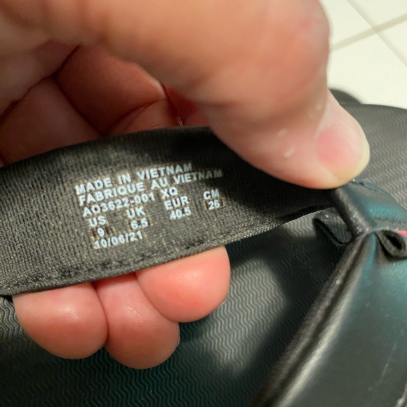 Nike black Bella Kai flip flops - Picture 4 of 4